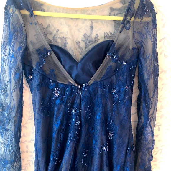 Gorgeous embellished blue backless gown size 4 - Picture 9 of 16